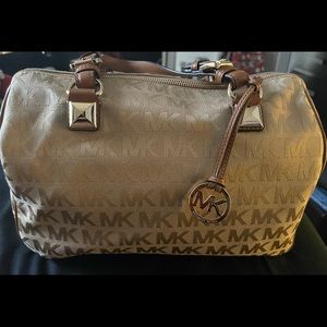 New never worn Michael Kors purse